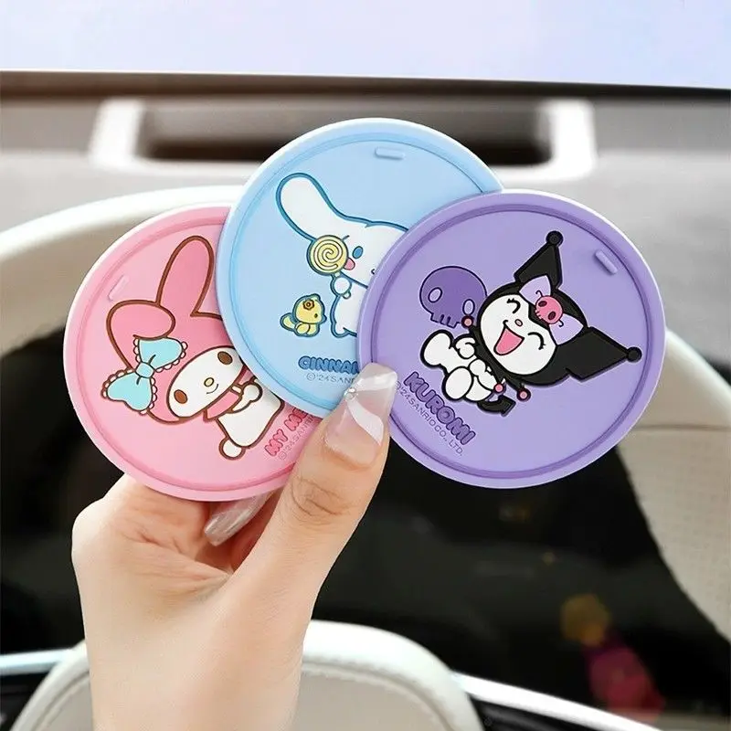 サンリオ クロミ 車用ウォーターカップ 滑り止めマット 収納 - Kawaii Tech Accessories のレビューと価格